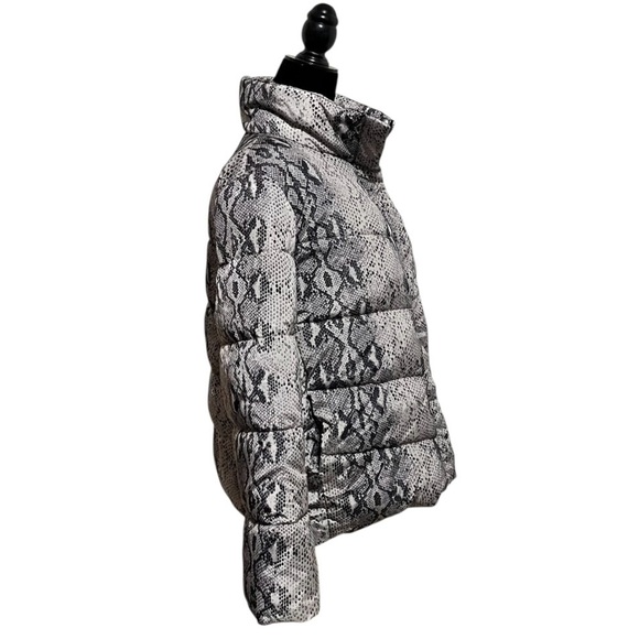Betsey Johnson Gray Snakeskin Print Puffer Jacket Size L - Picture 3 of 11